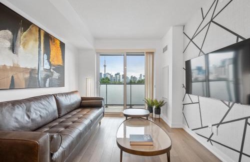 Grange Park Apartment | Sleek 1BR & office Condo - CN Tower, Skyline view