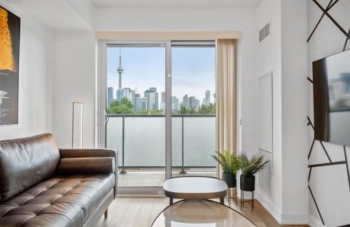Grange Park Apartment | Sleek 1BR & office Condo - CN Tower, Skyline view