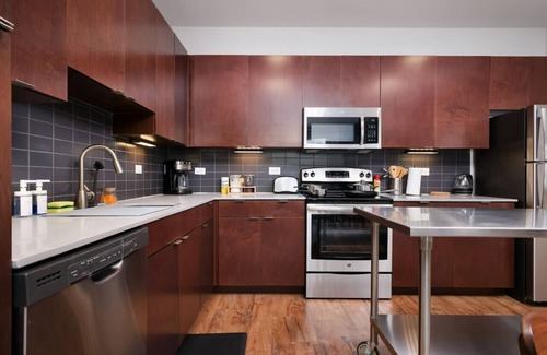 King William Apartment | Sleek 2BR w/Gym, Parking, Near King Wms&Towers