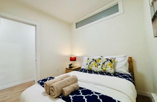 De Lorimier Apartment | Sleek And Comfortable Space
