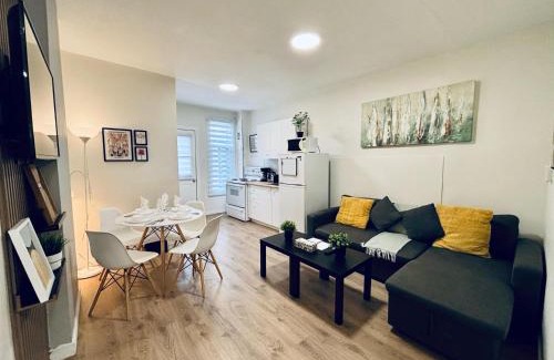 De Lorimier Apartment | Sleek And Comfortable Space