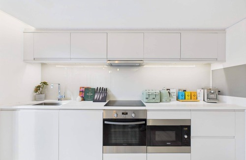 Chaucer Apartment | Sleek and Modern Penthouse beside Borough Market