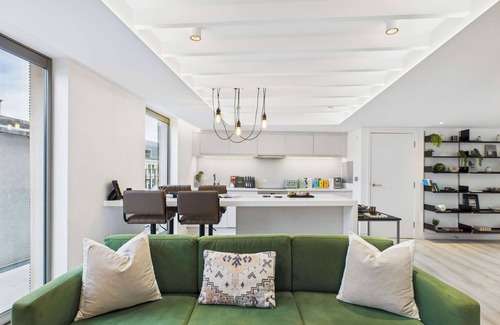 Chaucer Apartment | Sleek and Modern Penthouse beside Borough Market