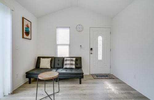 El Paso House | Sleek and Modern El Paso Retreat about 6 Mi to Downtown!