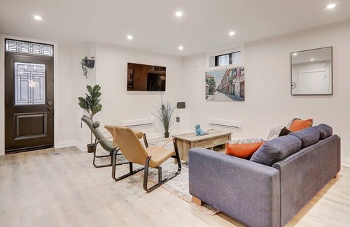 Midtown Toronto Apartment | Sleek and Stylish Suite in The Annex