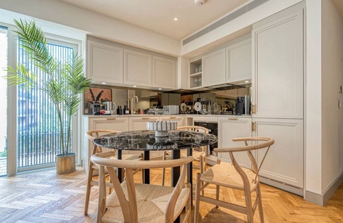 Westminster Apartment | Sleek apartment near Westminster Abbey