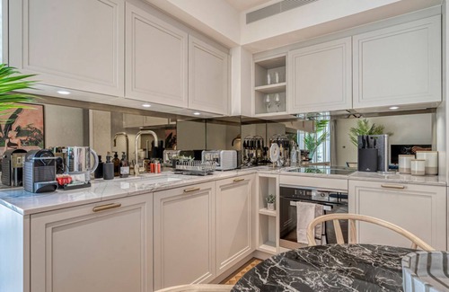 Westminster Apartment | Sleek apartment near Westminster Abbey