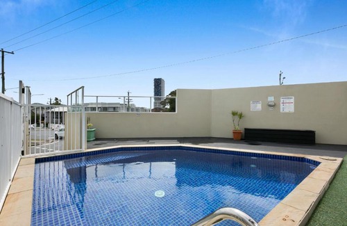 Southport Apartment | Sleek Apartment with Pool and Rooftop Terrace