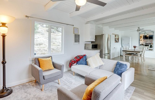 Arrowbear Lake Cabin | Sleek Arrowbear Lake Cabin w/ Mountain Views!
