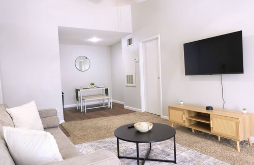 Austin Apartment | Sleek ATX Stay Near SoCo Charm