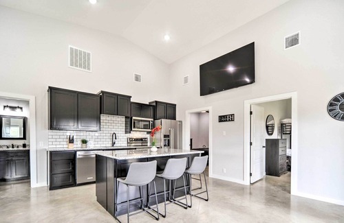 Buchanan Dam House | Sleek Family-Friendly Buchanan Dam Retreat!