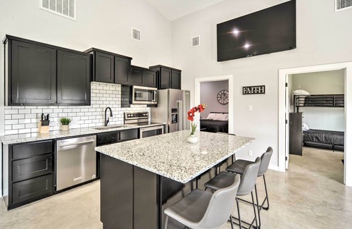 Buchanan Dam House | Sleek Family-Friendly Buchanan Dam Retreat!