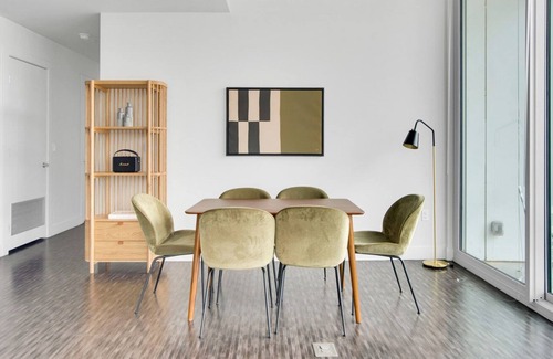 Golden Triangle Apartment | Sleek Golden Triangle 2BR w/ Gym & Pool nr Art Museum, by Blueground