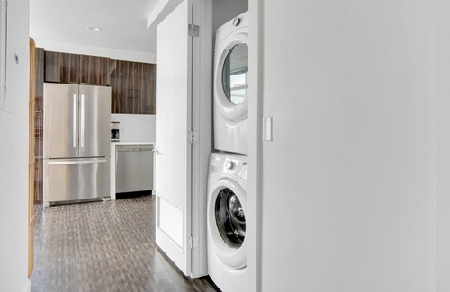 Golden Triangle Apartment | Sleek Golden Triangle 2BR w/ Gym & Pool nr Art Museum, by Blueground