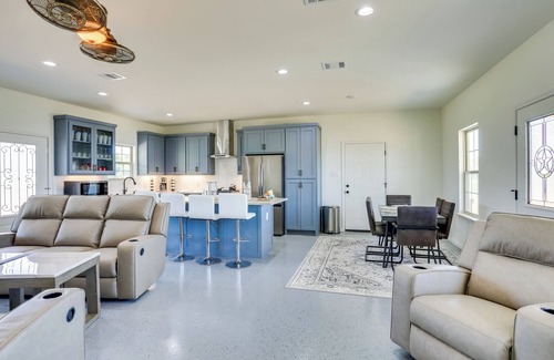 Jacksboro House | Sleek Jacksboro Home w/Fireplace + Patio!