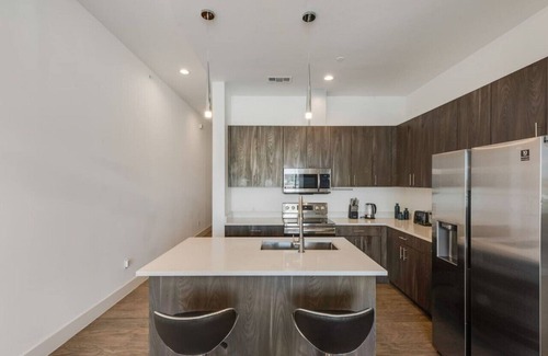 Cedars Apartment | Sleek loft style 2BR I Gym I Parking I Workspace