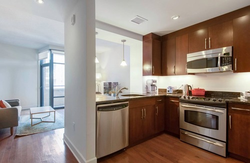 Mount Vernon Triangle Apartment | Sleek Mt. Vernon 1BR w/Gym, W/D, 2 Pools, roomy rooftop, by Blueground