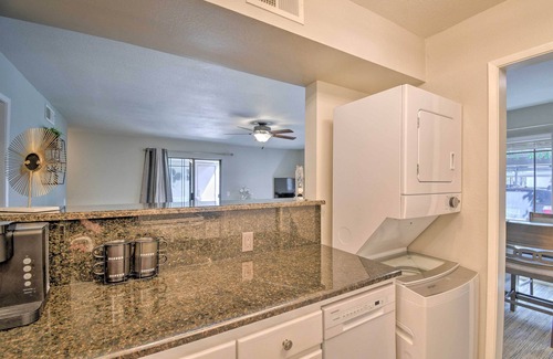 Cloisters Condo | Sleek Phoenix Condo: Walk to Biltmore Fashion Park