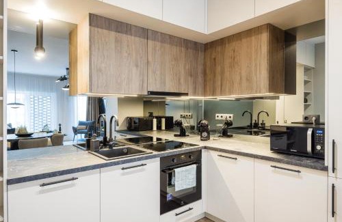 Nepszinhaz negyed Apartment | Sleek Premium Apartment with Parking