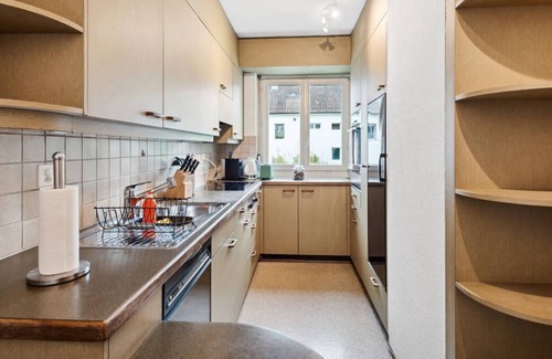 Horgen District Apartment | Sleek Rüschlikon Retreat