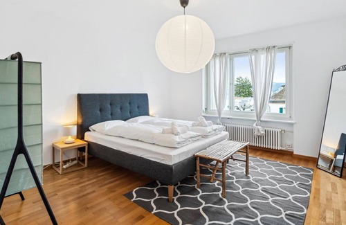Horgen District Apartment | Sleek Rüschlikon Retreat