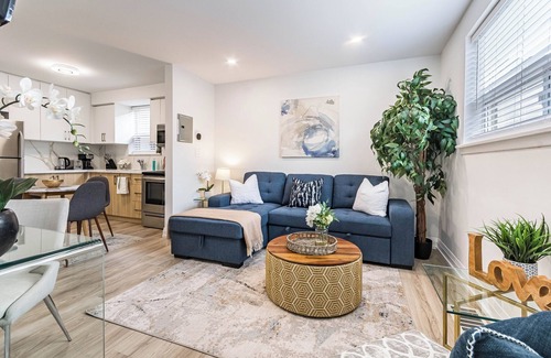 Port Credit Apartment | Sleek Suite, Close to Lake Ontario, Port Credit