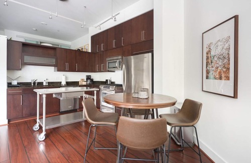 McLean Apartment | Sleek Tysons Corner 2BR w/Gym & W/D, near Restaurants, by Blueground