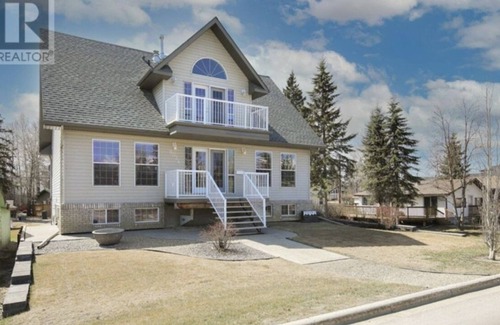 Sylvan Lake House | Sleep 10 (adults) plus kids accomdate 10-16 guest including kids