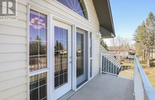 Sylvan Lake House | Sleep 10 (adults) plus kids accomdate 10-16 guest including kids