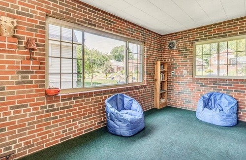 Lindenwood Park Condo | Sleep 14 guests 3,400 sqft 5 Bedroom condo Near The Hill, ForestPark,TedDrewes