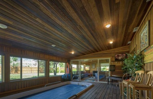 Wapiti Villa | “SLEEP 26” "POOL" "SAUNA" "LOOKOUT TOWER"'SANITIZED CLEANING"