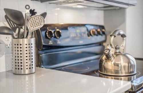 Meridian-Kessler Apartment | Sleep 5 - Pet & Baby - Laundry - Closer to Hospitals