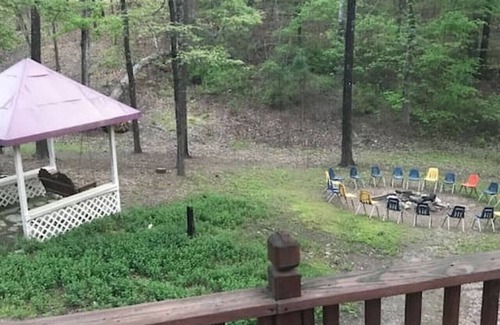 Mount Ida House | Sleep 7 at Fox Den Cabin, Near Lake Ouachita