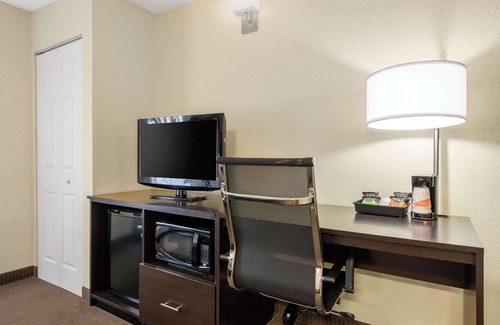 Bayou Oaks Hotel | Sleep Inn Sarasota North