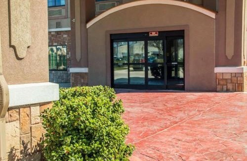 Wetmore Hotel | Sleep Inn & Suites at Six Flags