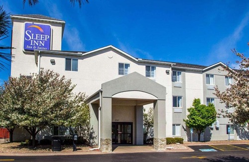 Quad Cities Hotel | Sleep Inn & Suites Davenport - Quad Cities