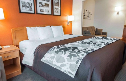 Camdenton Hotel | Sleep Inn & Suites Lake of the Ozarks