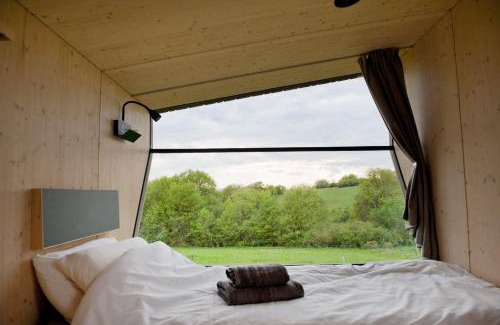 Kuhndorf House | Sleep Space 1 - Green Tiny Spot Dolmar