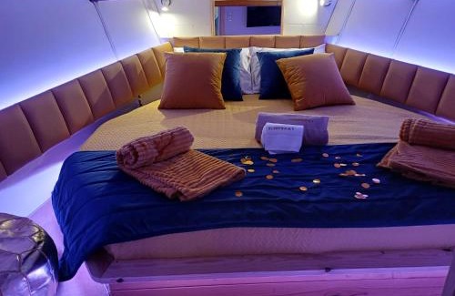 Campanha Boat Rental | SLEEPBOAT LuxLife Yatch