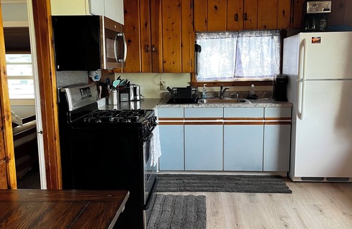 Maple City Cottage | Sleeping Bear Dunes Pet Friendly Cottage on the Lake