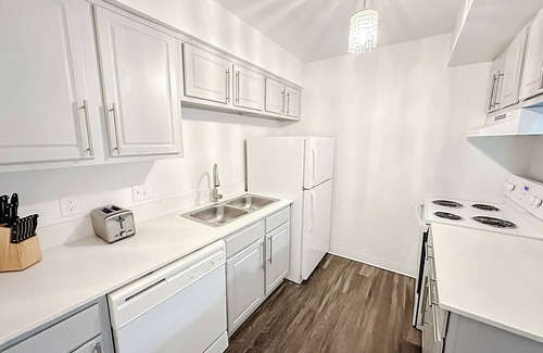 Windsor Park Apartment | Sleepover: Airy 1BD/1BA + Gym - Austin TX