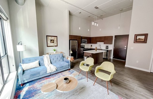 Downtown Des Moines Apartment | Sleepover: Breathtaking 1BD/1BA - Downtown Des Moinesn