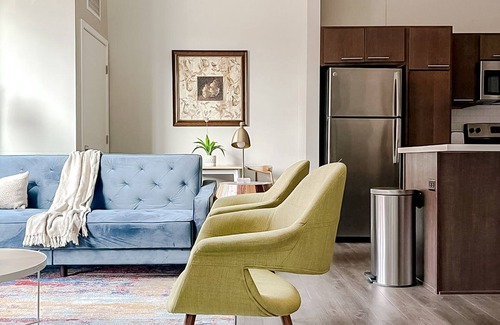 Downtown Des Moines Apartment | Sleepover: Breathtaking 1BD/1BA - Downtown Des Moinesn