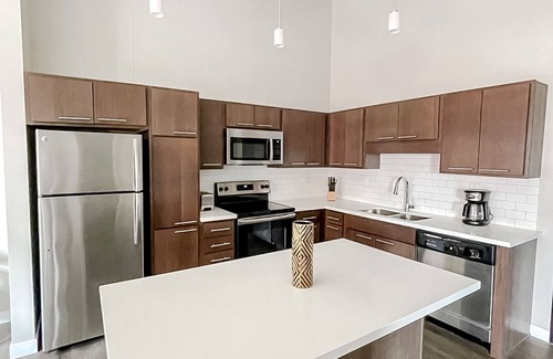 Downtown Des Moines Apartment | Sleepover: Breathtaking 1BD/1BA - Downtown Des Moinesn
