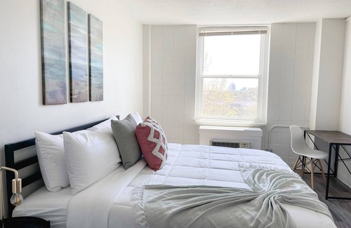 Walnut Hills Apartment | Sleepover: Cityscape 1BD/1BA + Gym - Downtown Cincinnati