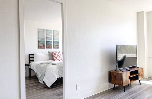 Walnut Hills Apartment | Sleepover: Cityscape 1BD/1BA + Gym - Downtown Cincinnati
