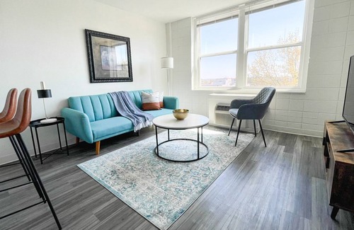 Corryville Apartment | Sleepover: Elegant 1BD/1BA + Gym - Downtown Cincinnati
