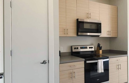 Des Moines Apartment | Sleepover: Exclusive Studio and Gym - Des Moinesn