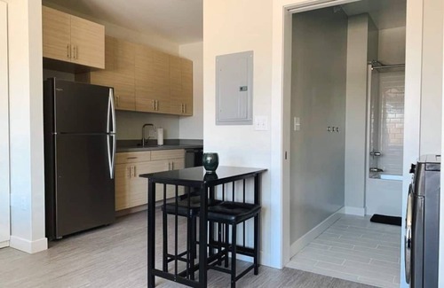 Des Moines Apartment | Sleepover: Exclusive Studio and Gym - Des Moinesn