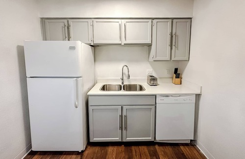 Windsor Park Apartment | Sleepover : Inviting 1BD/1BA + Gym - Austin TX